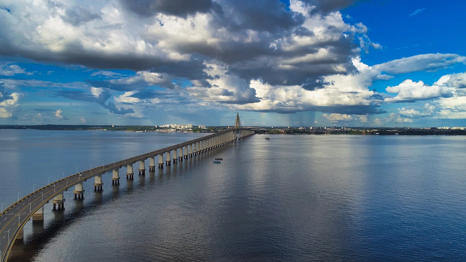 Ponte Rio Negro, em Manaus, sobre o rio