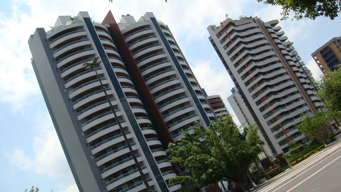 Torres do Edifício Residencial Beethoven, no bairro Ponta Negra em Manaus