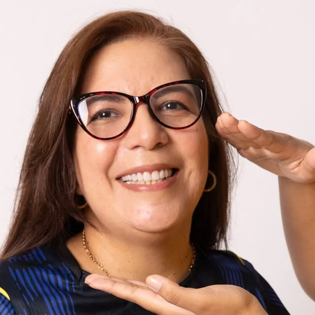 Paciente sorrindo após tratamento