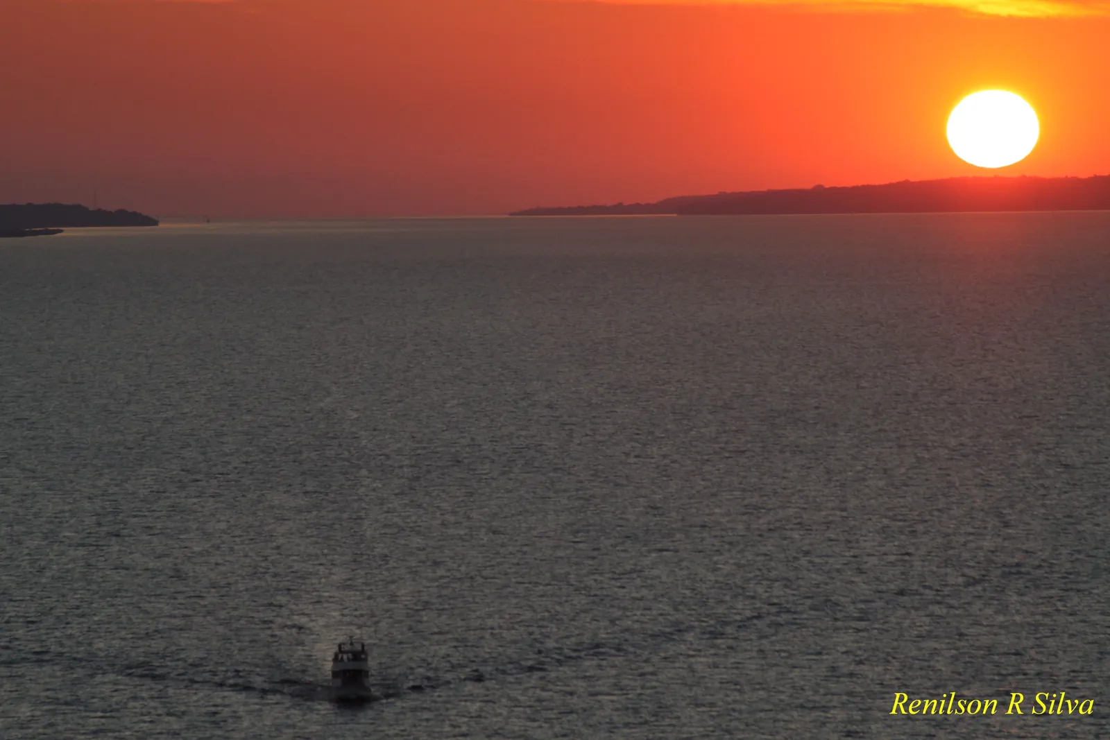Pôr do sol no Rio Negro, em Manaus