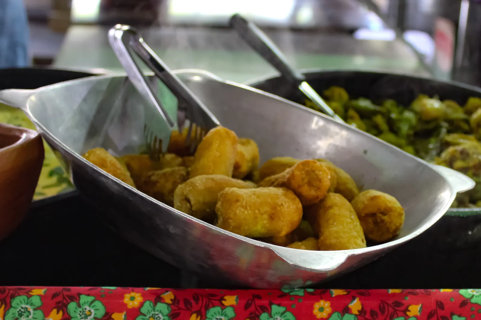 Banana frita e farofa