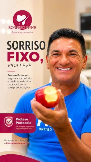 Paciente sorrindo após prótese protocolo